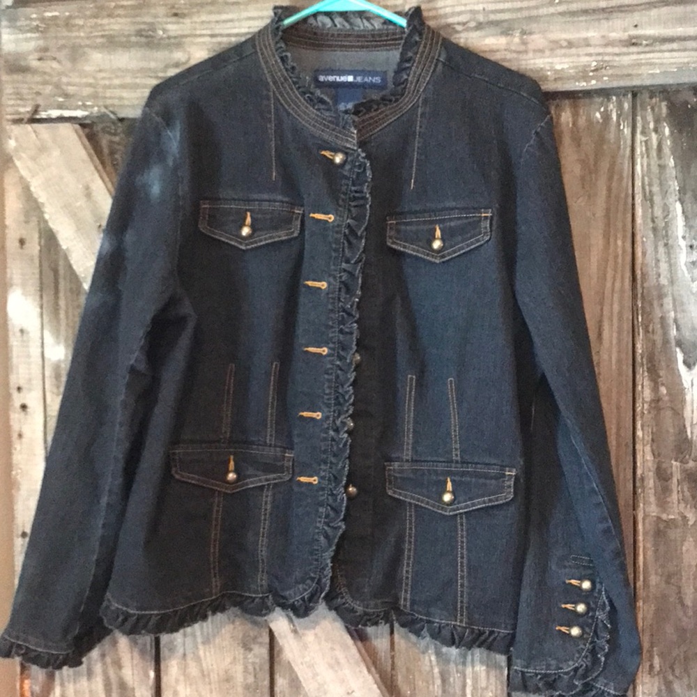 Stylish women jean jacket !! Avenue Jeans brand!!
